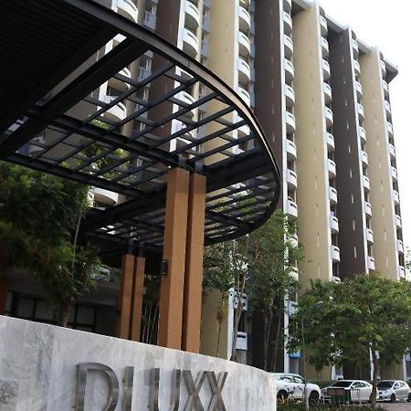 Dluxx Thammasat Pathum Thani Exterior foto