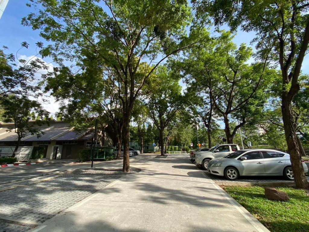 Dluxx Thammasat Pathum Thani Exterior foto