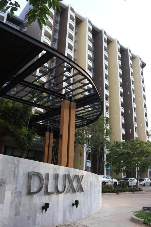 Dluxx Thammasat Pathum Thani Exterior foto