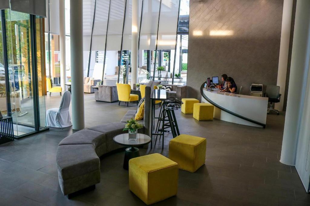 Dluxx Thammasat Pathum Thani Exterior foto