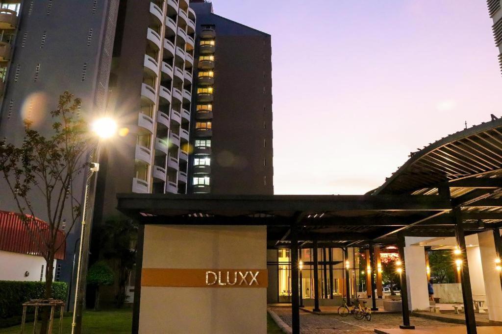 Dluxx Thammasat Pathum Thani Exterior foto