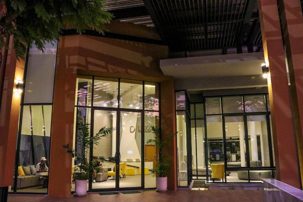 Dluxx Thammasat Pathum Thani Exterior foto