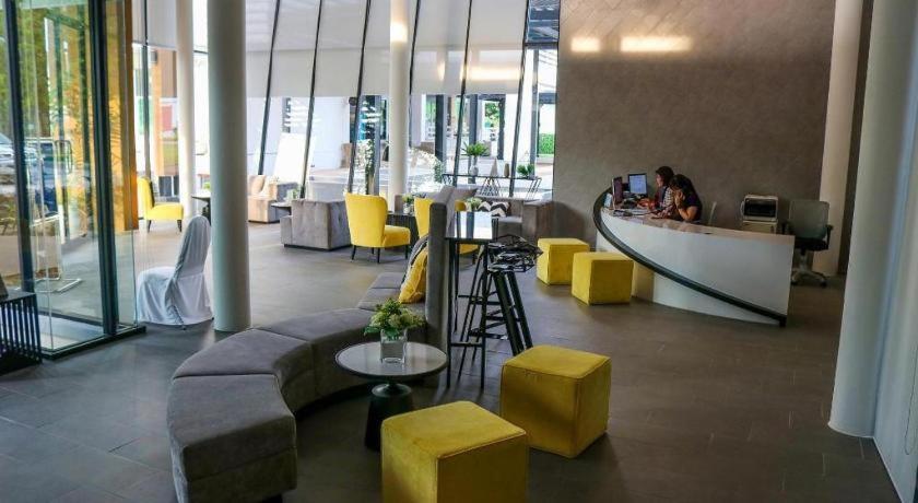 Dluxx Thammasat Pathum Thani Exterior foto